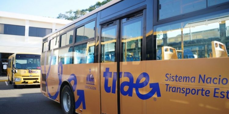 Abinader pondrá en servicio Sistema de Transporte Estudiantil en Santiago
