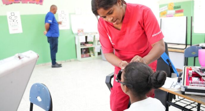 Inabie lleva Ruta del Bienestar a varias provincias del país y atiende a más de 10,000 estudiantes en salud visual, auditiva y preventiva