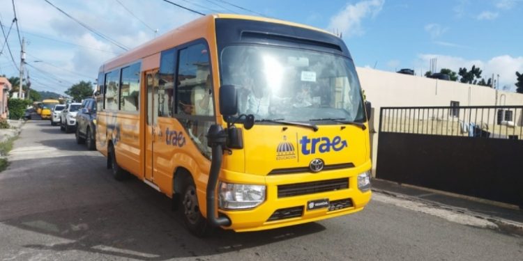 Minerd declara desierta licitación de alquiler de autobuses