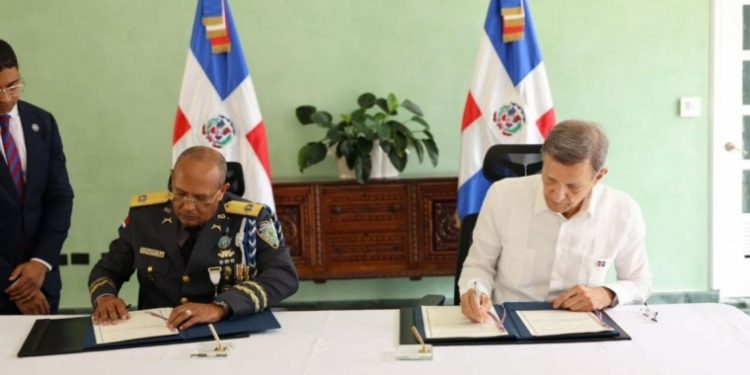 Cancillería y Policía acuerdan combatir la trata de personas y de migrantes