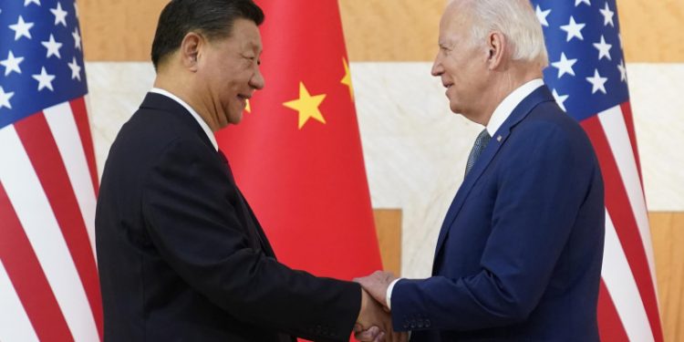 Biden y Xi abogan por impulsar sus relaciones y coinciden en no ceder control de armas nucleares a la IA