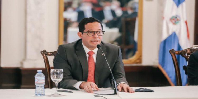 Freund asegura disposición del MAP es para “conocer perfil de consumo” de funcionarios