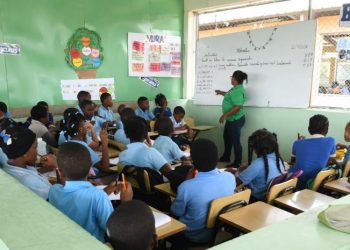 Profesores que sometan a violencia psicológica y verbal serían suspendidos