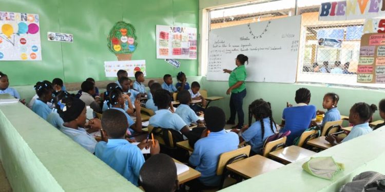 Profesores que sometan a violencia psicológica y verbal serían suspendidos