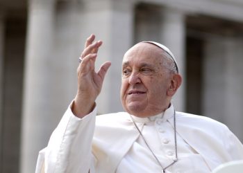 El papa condena la violencia contra mujeres y niñas: "Todos están llamados a decir no"