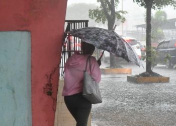 Se mantiene el pronóstico de aguaceros de moderados a fuerte y alertas en varias provincias