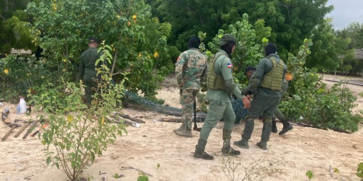 Desmantelan construcciones ilegales en playa de Punta Rucia