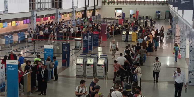 Migración pide cédula en aeropuertos de RD “para evitar suplantación de identidad”