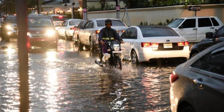 En Santo Domingo Norte y en Distrito Nacional también sufrieron estragos de las lluvias
