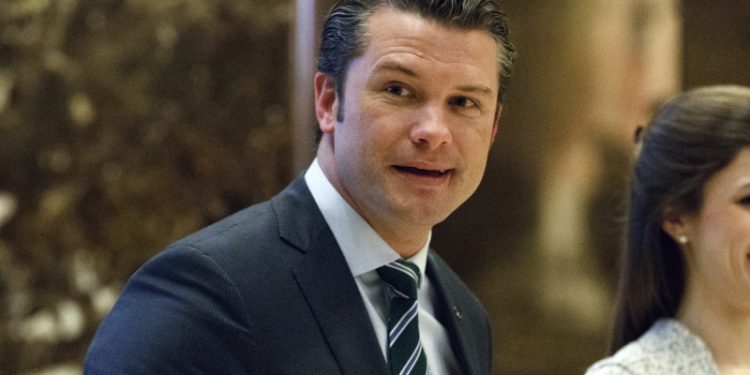 Trump nomina al veterano de guerra y presentador Pete Hegseth como secretario de Defensa