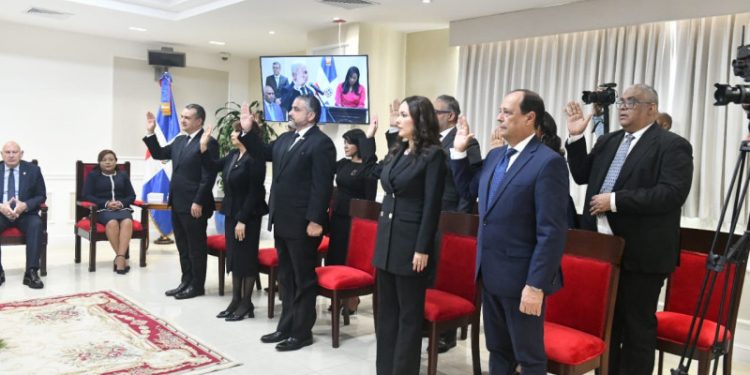 Senado juramenta pleno de la JCE: “No hay posibilidad de que puedan fallarle a la sociedad”