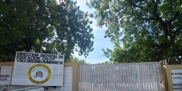 Estudiantes de escuela en Mao regresan a clases