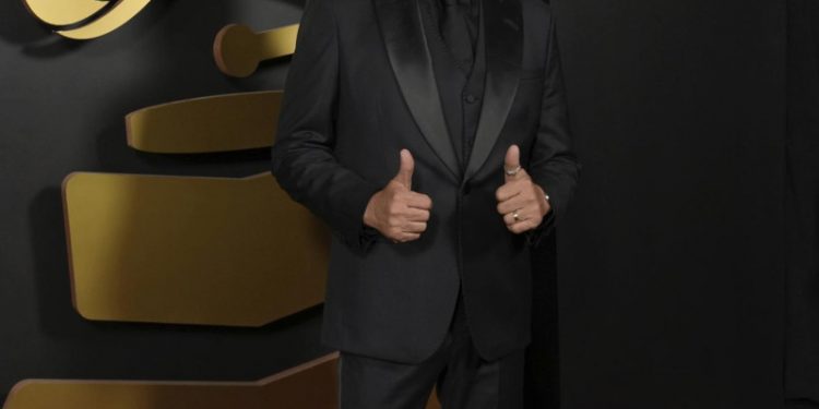 Carlos Vives es celebrado como Persona del Año 2024 del Latin Grammy