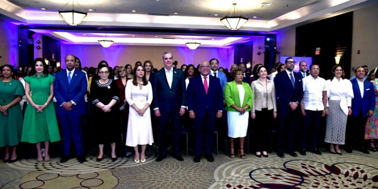 Abinader ayudará con más recursos a las mujeres microempresarias