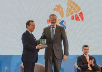 Premian al Ministerio de Industria y Comercio en una cumbre en Ecuador