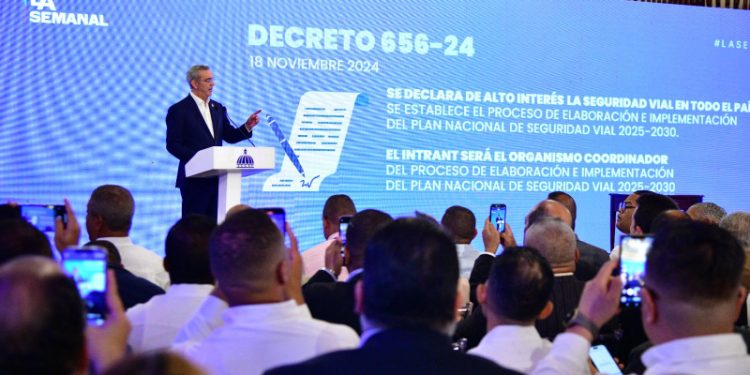 Abinader anuncia al país Pacto por la Seguridad Vial