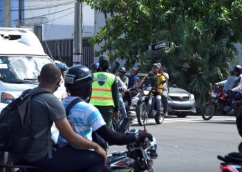 Motoristas siguen violando la Ley de Tránsito en el Gran Santo Domingo