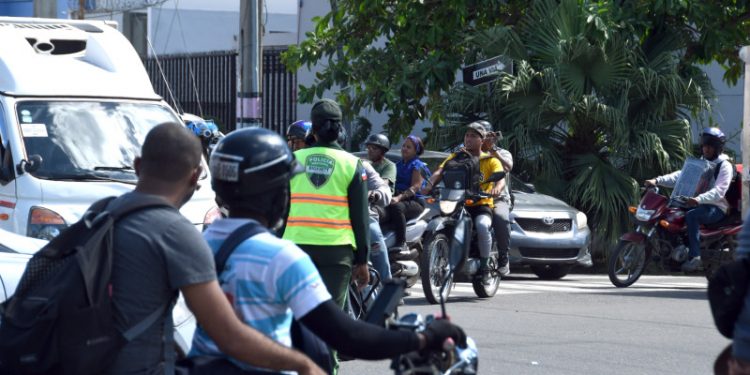 Motoristas siguen violando la Ley de Tránsito en el Gran Santo Domingo
