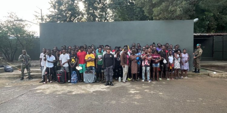 El presidente del Senado llama a continuar con repatriación de haitianos