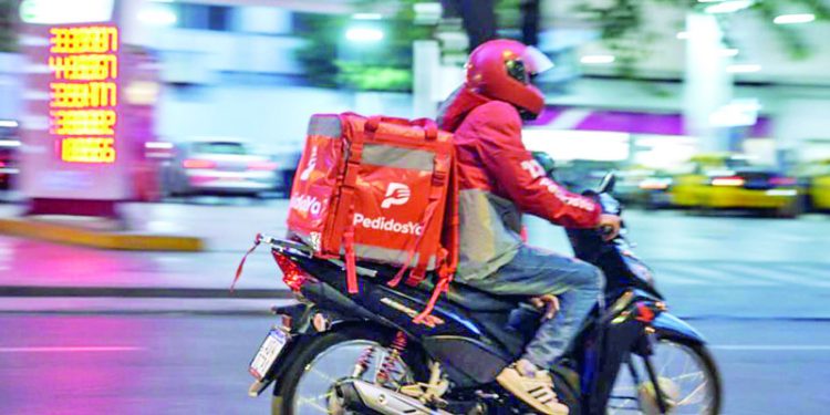 Empresa de delivery ajustará motoristas a cumplir con la ley