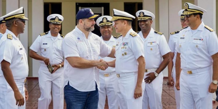 Armada y Medio Ambiente anuncian acuerdo para la protección de las Dunas de Baní