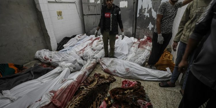 Ataque israelí zona residencial Gaza deja 84 muertos; 50 niños
