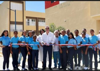 Presidente Abinader anuncia construcción de 4,000 aulas para el año 2025