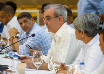 Presidente Abinader se reúne con organizaciones comunitarias en San Pedro de Macorís y destaca proyectos claves para desarrollo de esa provincia.