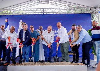 Alcaldía de Santiago inicia construcción del parque infantil habitacional Las Charcas.