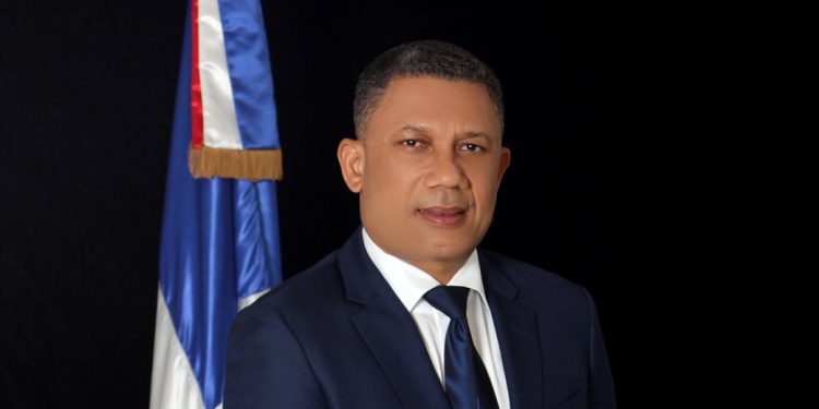 Eligen alcalde de Samaná, Nelson Núñez, como presidente de Fedomu