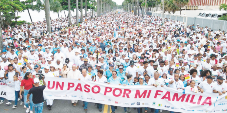 Iglesia Católica celebra caminata "Un Paso por mi Familia"