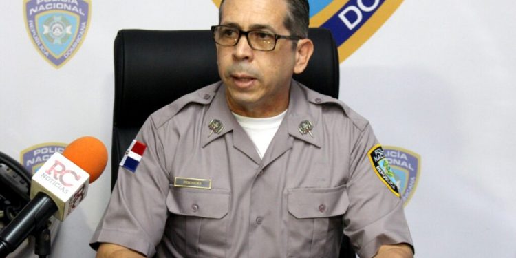 Policía busca a pareja haitiana por agresión a personal médico del Hospital Darío Contreras