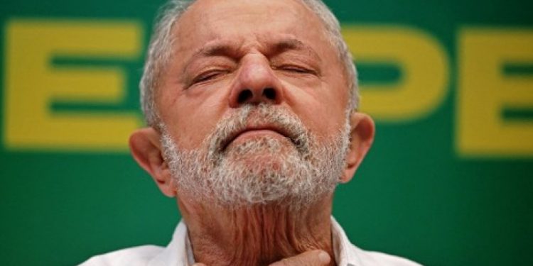 Operan a Lula por segunda vez tras hemorragia cerebral y está despierto, según los médicos