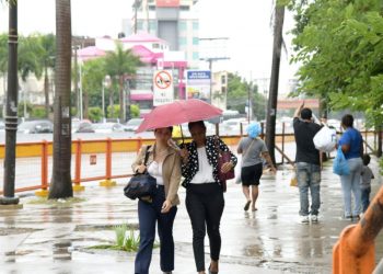 Salga con paraguas, Indomet pronostica lluvias para Navidad