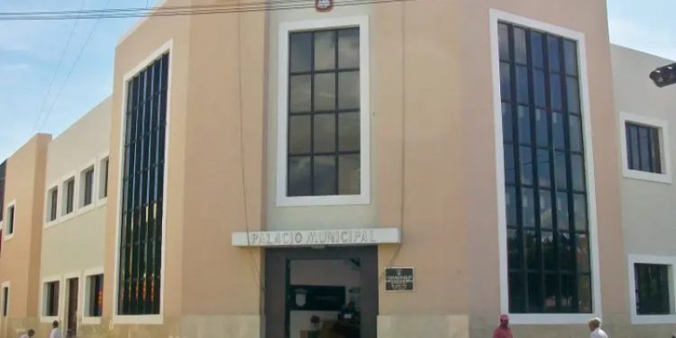 Ayuntamiento de La Vega abre licitación para obsequios navideños; regalarán cerca de 180 Whiskys