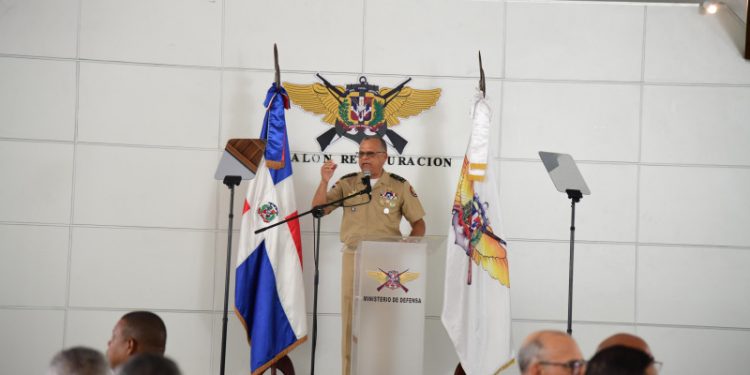 Abinader instruye cobertura de seguro de salud 100% para miembros pensionados de Fuerzas Armadas