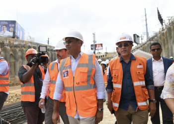 Deligne Ascención supervisa trabajos en la esquina de Pintura