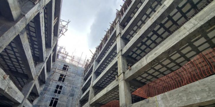 Prometen terminar parqueo público a comienzos de 2025