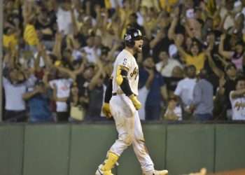 Escarra decide con imparable el sexto triunfo seguido de las Águilas sobre el Licey