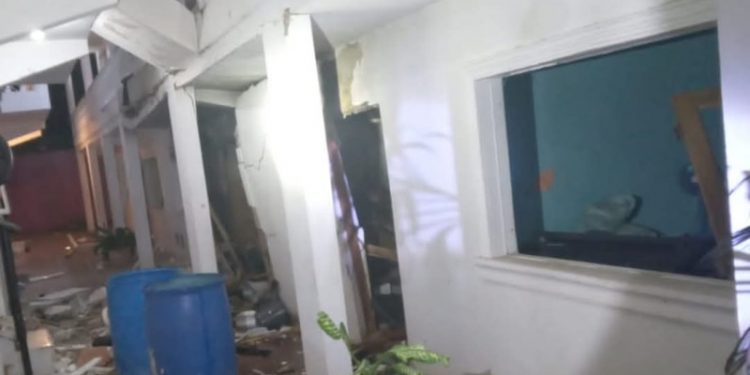 Dos heridos en explosión de edificio en La Romana