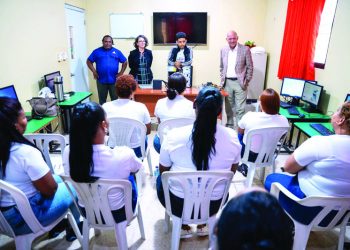 Reclusas tendrán acceso a tecnología para lograr superarse