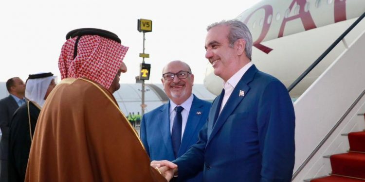 Abinader se reúne este sábado con primer ministro de Qatar