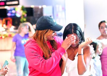 Madre se reencuentra con sus hijas tras cinco años sin verlas