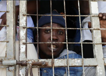 Un muerto y varios heridos en accidente camión de Migración que repatriaba haitianas