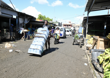 La limpieza transforma el Mercado Nuevo de la Duarte
