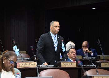 Diputados aprueban proyecto que otorga bono vacacional a los maestros