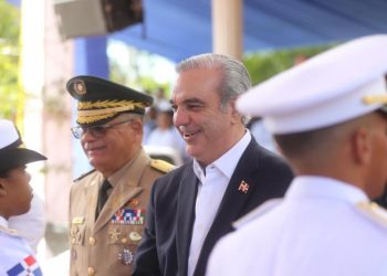 Abinader encabeza graduación de 28 cadetes de la Fuerza Aérea en Ciencias Aeronáuticas