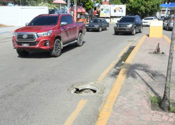 Astacio pide ‘paciencia’ ante filtrantes sin tapas