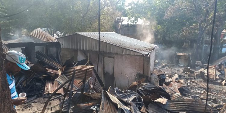 Gobierno construirá casas a familias afectadas por incendio en Gurabo