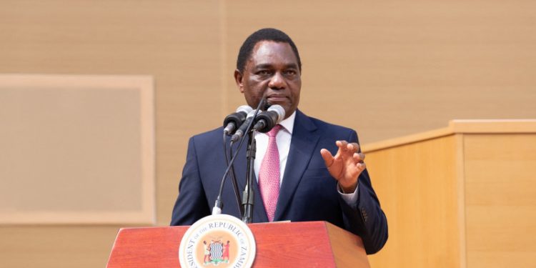 Arrestan a dos personas por un supuesto complot para embrujar al presidente de Zambia